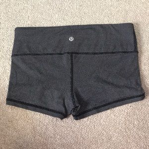 Lululemon Size 6 Wunder Shorts